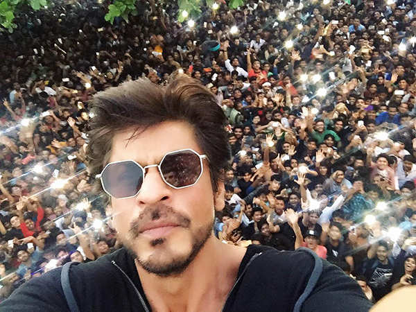 Death hoax of Shah Rukh Khan killed in a plane crash goes viral