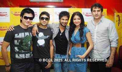 Meiyang Chang, Vir Das, Shahid Kapoor, Anushka Sharma, Parmeet Sethi pics
