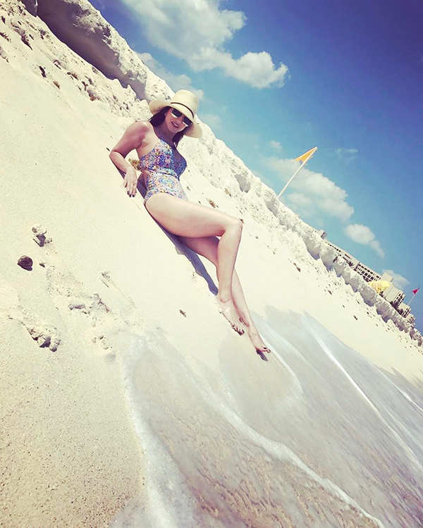Sunny Leone escapes a plane crash, says “we are alive”