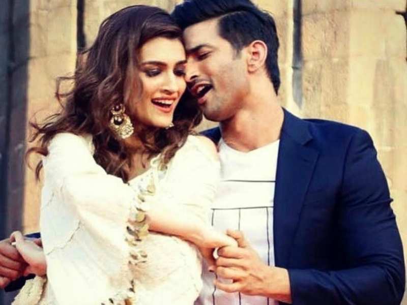 Pic Sushant Singh Rajput And Kriti Sanon Look Lost In Love