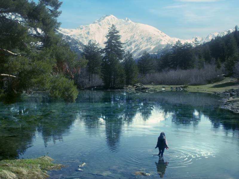 Picturesque locations. Дурмитор черное озеро. Черное озеро Черногория зимой. Черное озеро Жабляк зима. Змеиное озеро Черногория.