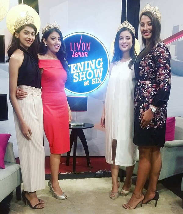 Nikita Chandak poses with other contestants