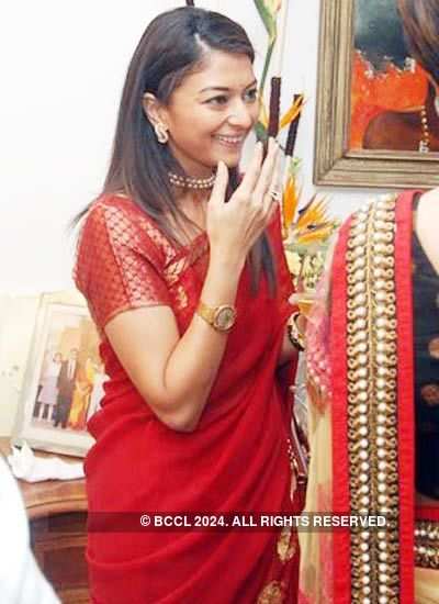Viveka, Abhijeet's engagement