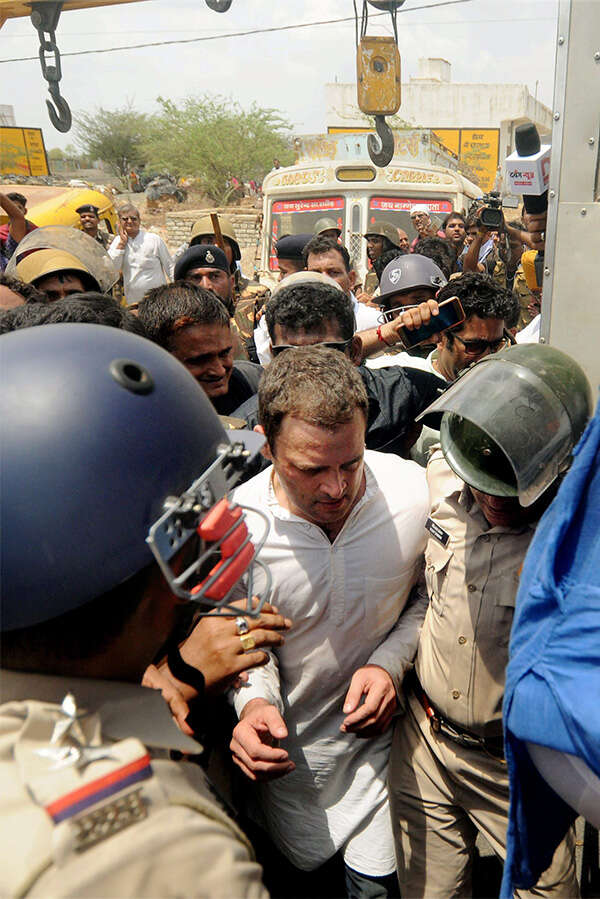 Rahul Gandhi is arrested on his way to Mandsaur