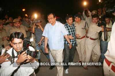 Chidambaram visits JNU