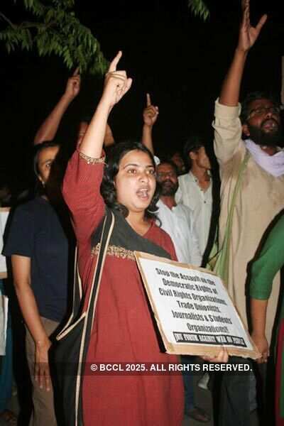 Chidambaram visits JNU