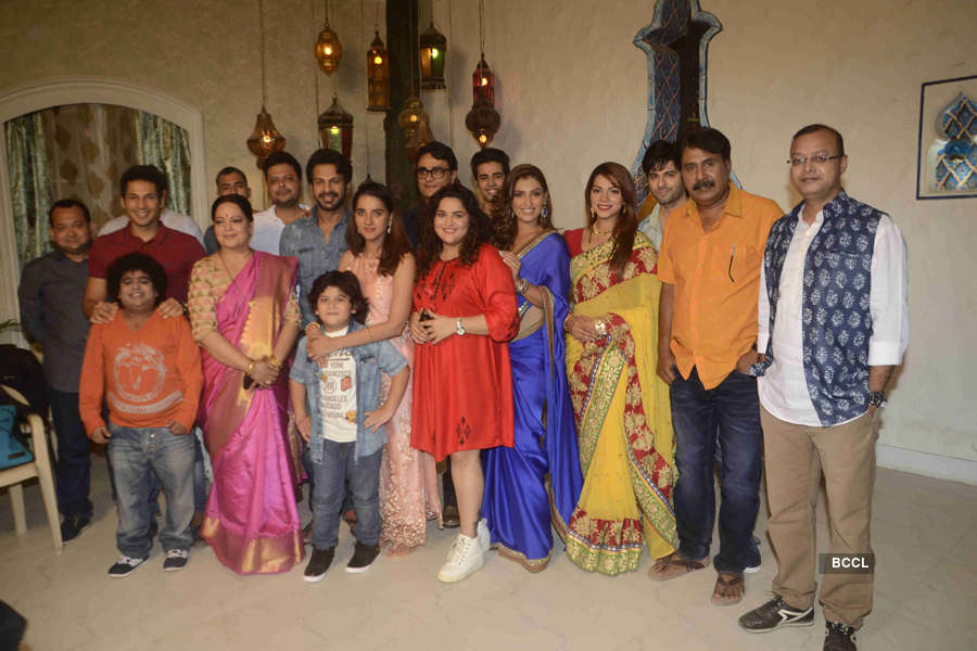 TV, Biwi Aur Main: On the sets