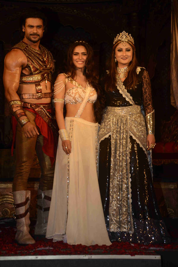 Vishal Aditya Singh Madhurima Tuli And Urvashi Dholakia Smile For The Camera During Launch Of Serial Chandrakanta In Mumbai On June 14 17 Photogallery