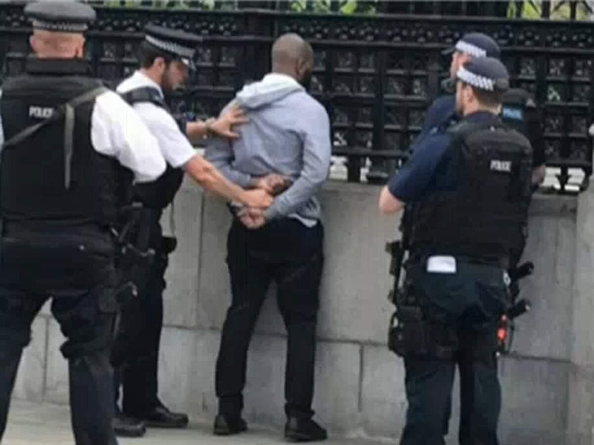 Man arrested near UK parliament on suspicion of carrying knife