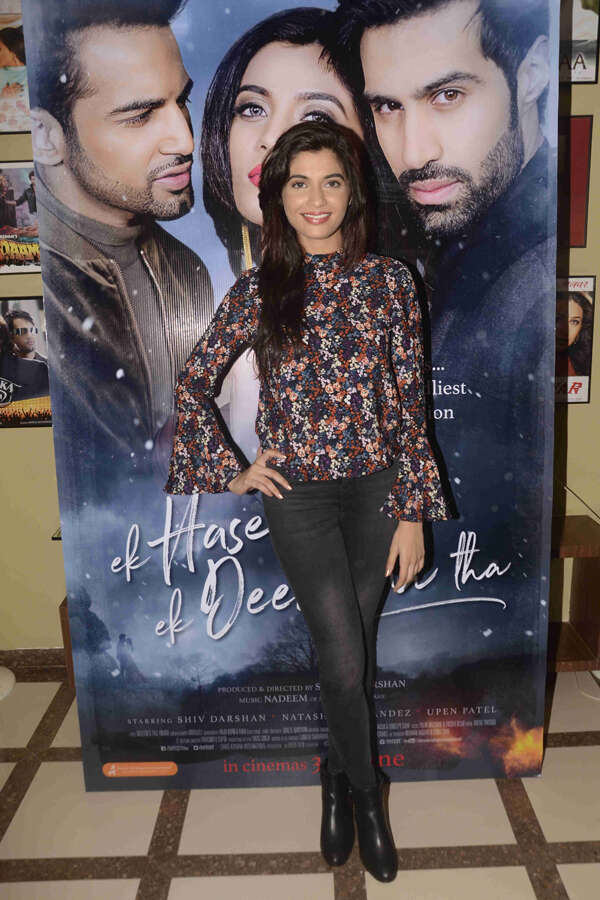 Natasha Fernandez Smiles For The Camera During The Press Meet Of Film Ek Haseena Thi Ek Deewana Tha In Mumbai On June 16 2017 Photogallery Ek hasina thi is not quite the revelation that its champions would like to think it is, but for the most part, it hits its marks. hot photos