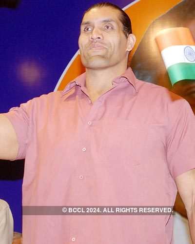 The great 'Khali', Dalip Singh gives away an award to a widows of the ...