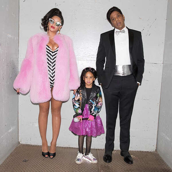 Beyonce poses with Jay Z and her daughter
