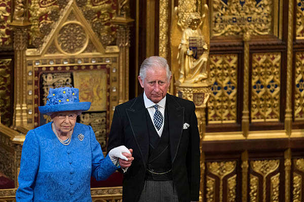 Queen Elizabeth opens UK parliament