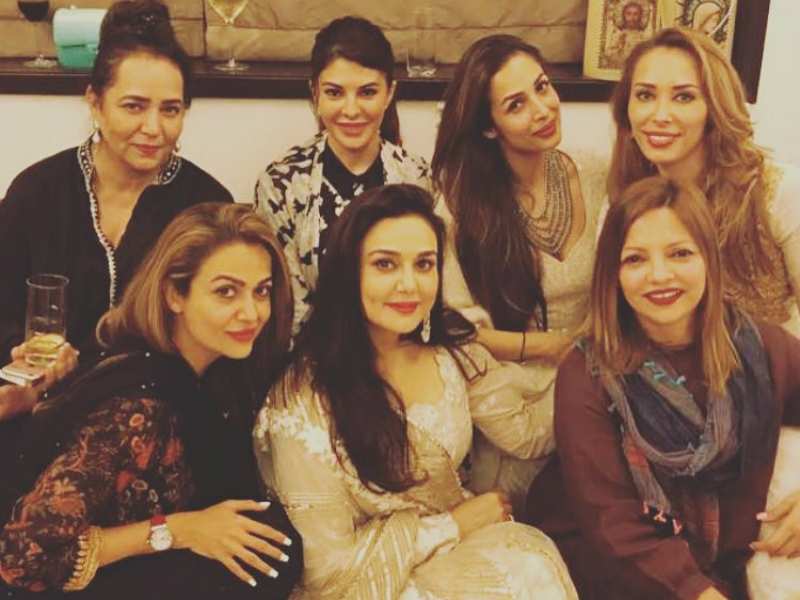 Eid celebrations: Preity Zinta, Malaika Arora, Jacqueline Fernandez, Iulia Vantur, Amrita Arora strike a pose together