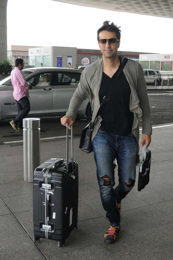 Photos of celebrities at airport