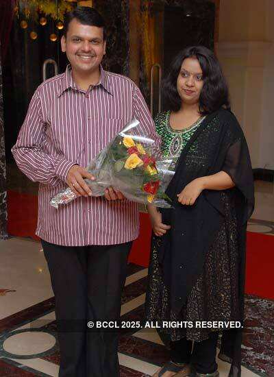 Manoj, Manisha's 33rd anniv.