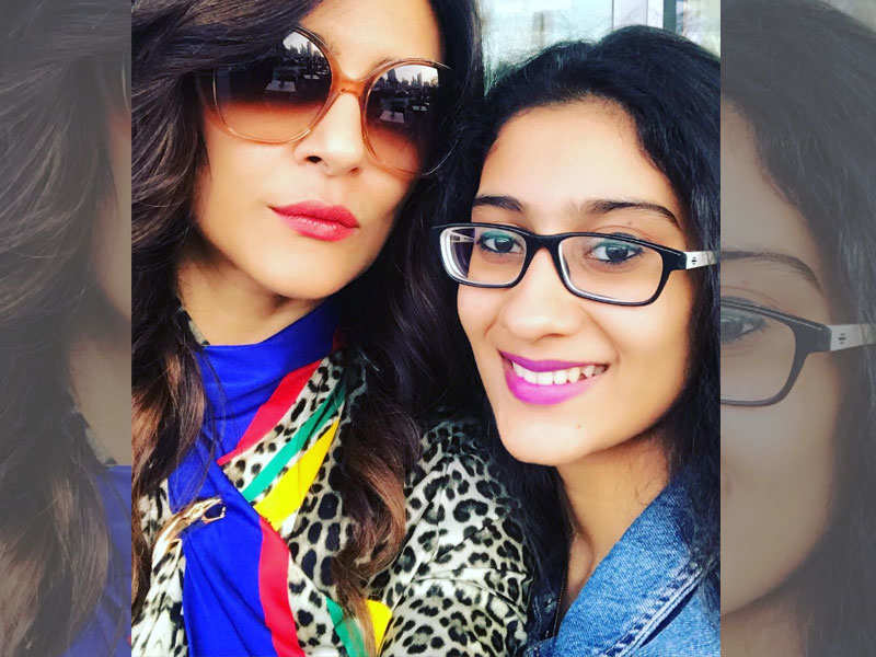 Sushmita Sen and daughter Renee finally click a perfect picture