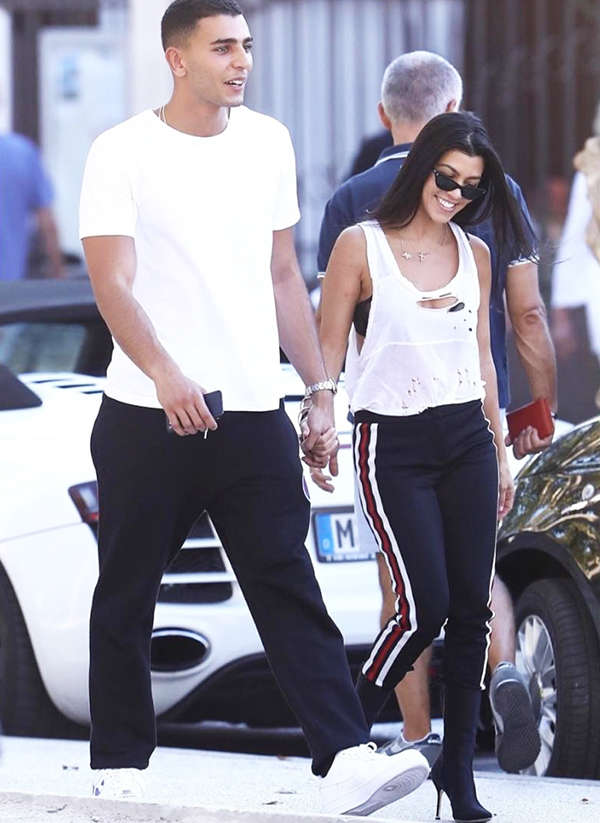 Kourtney Kardashian beats the heat in style