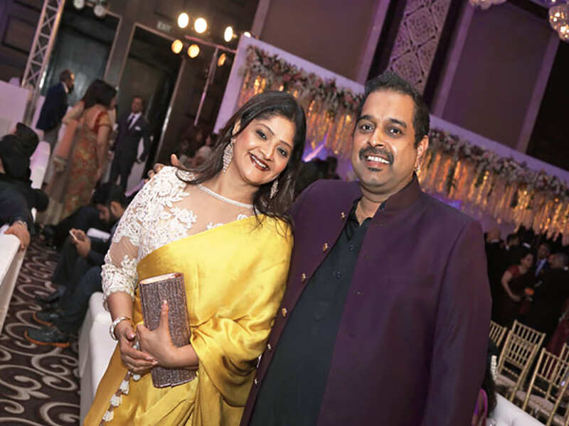 Music Composer Shankar Mahadevan Poses With His Wife Sangeeta During The Wedding Reception Of Dilip Vengsarkar S Daughter Pallavi And Karan Danthi In Mumbai Photogallery Bollywood singer, shankar mahadevan met his current wife sangeeta mahadevan in his childhood. music composer shankar mahadevan poses