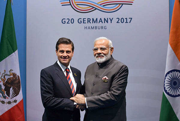 Narendra Modi with Mexican President, Enrique Pena Nieto during a session