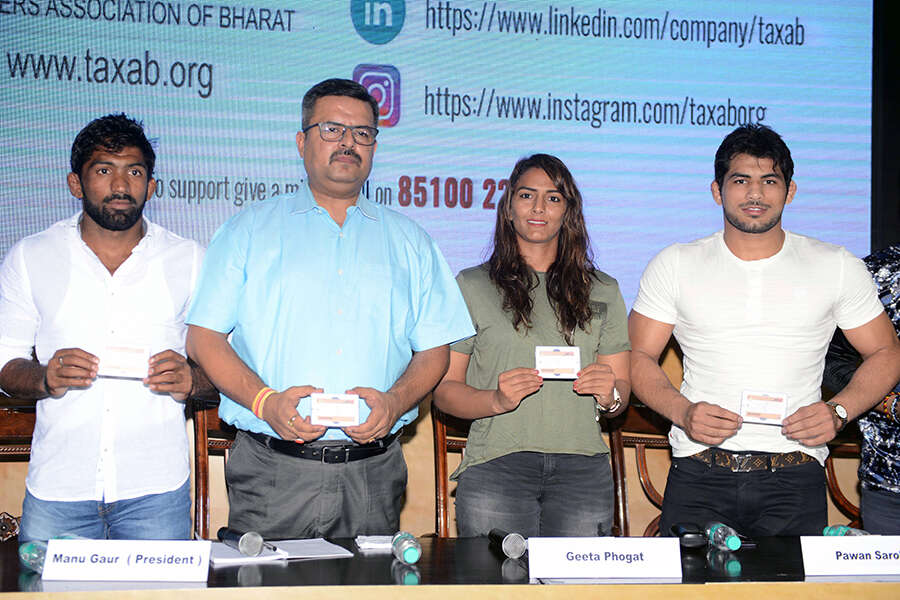 Yogeshwar Dutt, Manu Gaur,  Geeta Phogat and her husband Pawan Kumar