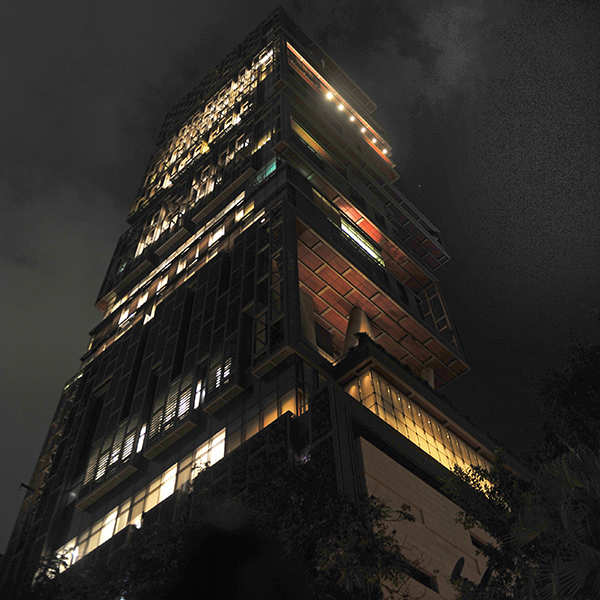 Terrace of Mukesh Ambani's house Antilia catches fire...