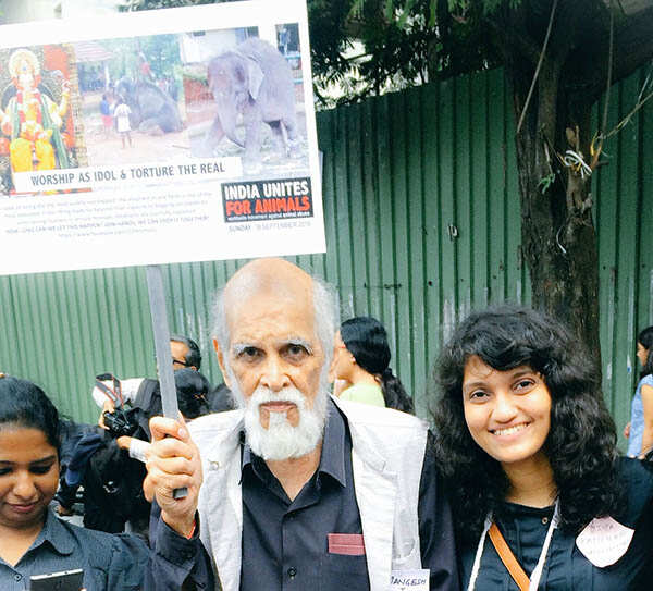 Mangesh Tendulkar's cartoons depicts violation of traffic