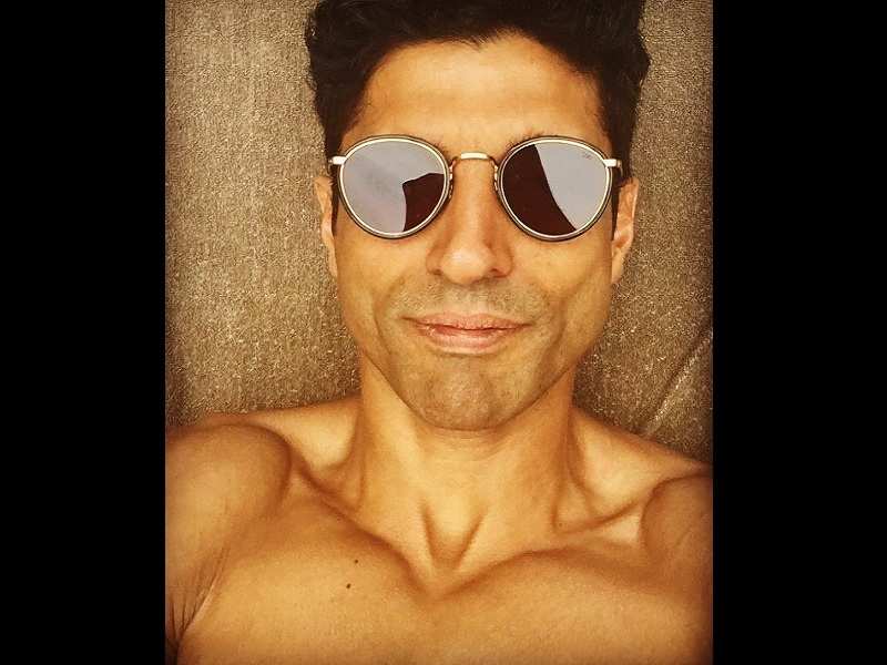 Farhan Akhtar's shirtless selfie will make your jaw drop