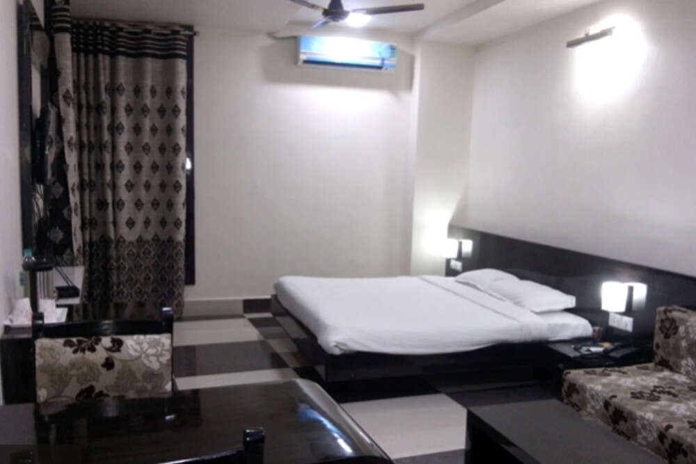 Hotel Rishabh Hotel Rishabh