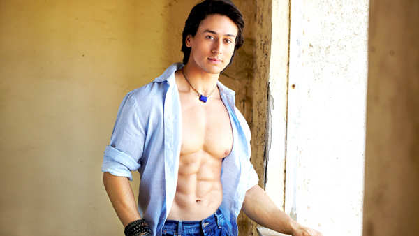 Tiger Shroff pays a tribute to MJ in Munna Michael