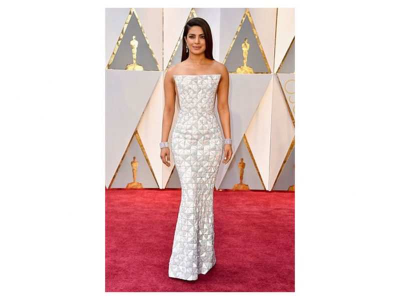 Priyanka Chopra is a vision in white at the Oscar 2017