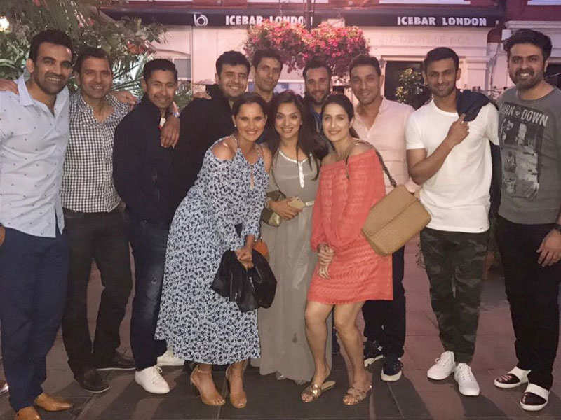 Zaheer Khan-Sagarika Ghatge, Sania Mirza-Shoaib Malik spend a night out with friends in London