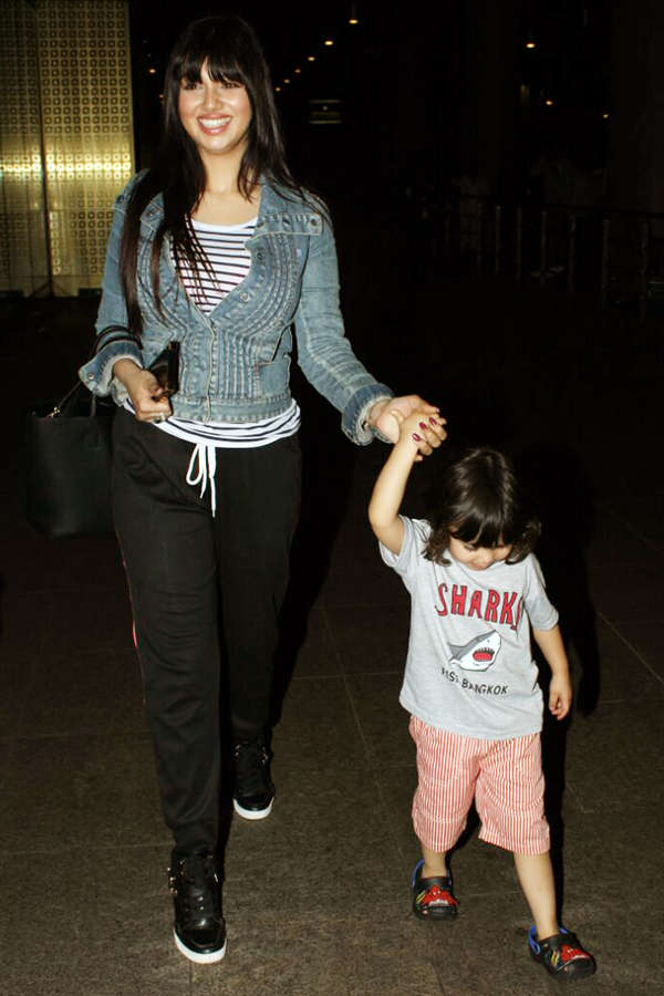 Photos of celebrities at airport