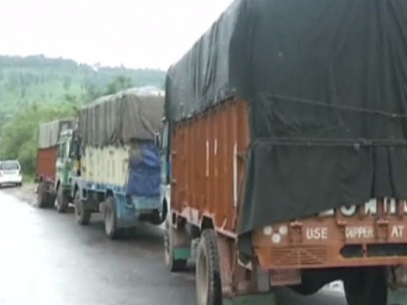 Trade between India, Pakistan affected amid border firing