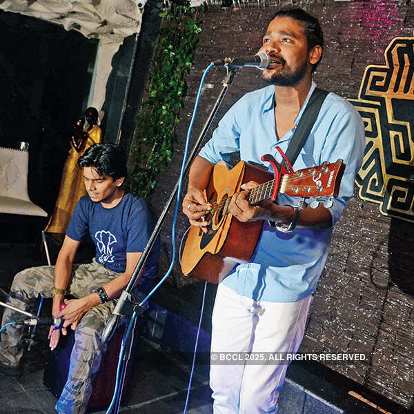 Rewa band played some entertaining tunes