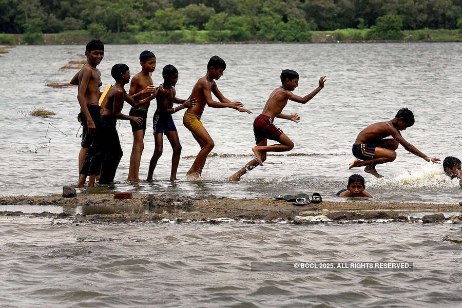 Heavy monsoon rains lash India