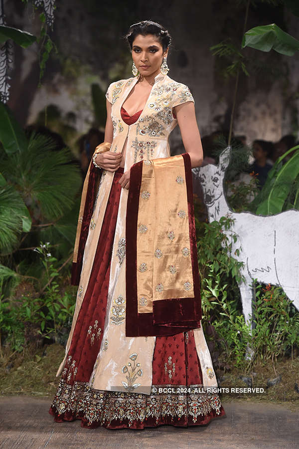 FDCI India Couture Week 2017: Day 4: Anju Modi