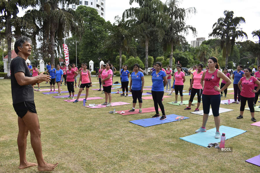 Milind Soman giving fitness tips to women