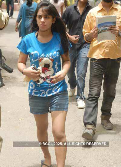 Shaking off school ribbon