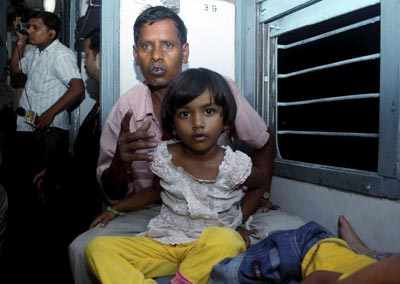 Dazed survivors reach Mumbai