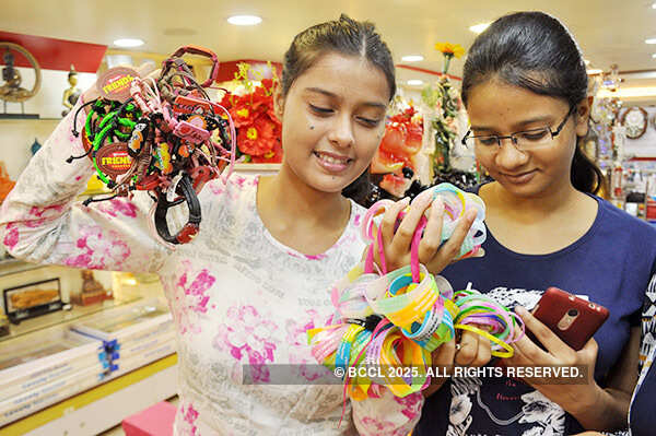 ​ Girls choosing friendship bands