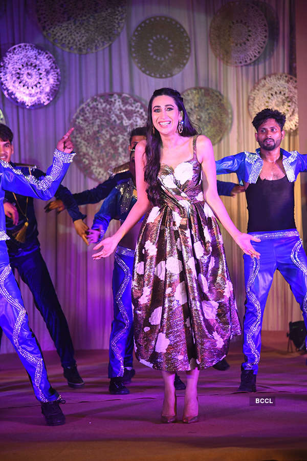 Karisma Kapoor performs at an award show after a long time