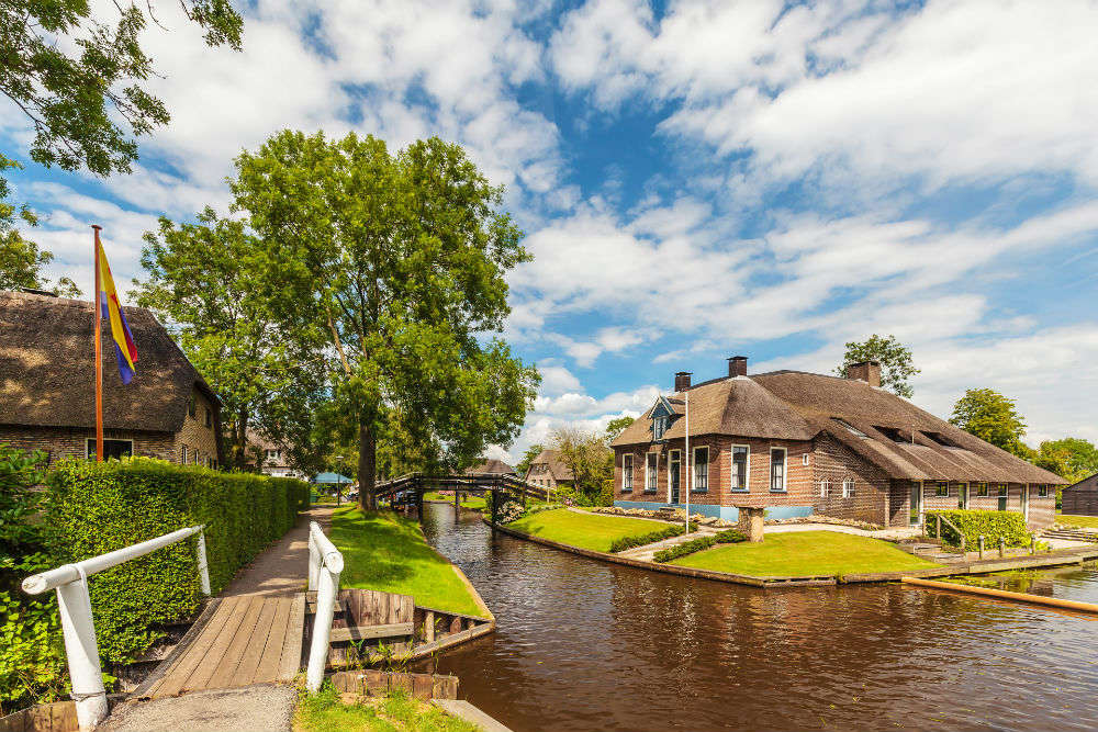 Giethoorn—a dreamy village in Netherlands with no roads is waiting to ...