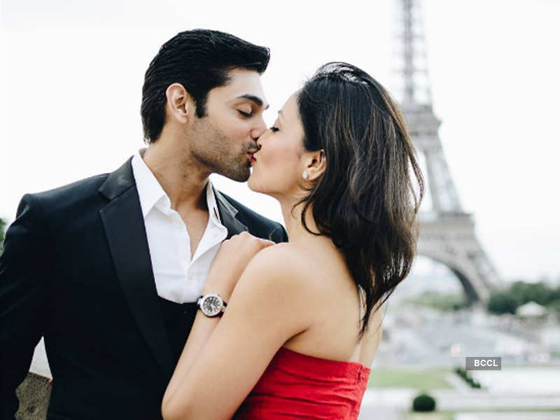 Ruslaan Mumtaz's lip-lock picture with wife Nirali under the Eiffel Tower is too adorable to be missed