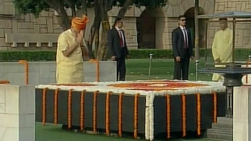 Prime Minister Narendra Modi pays tributes at Rajghat