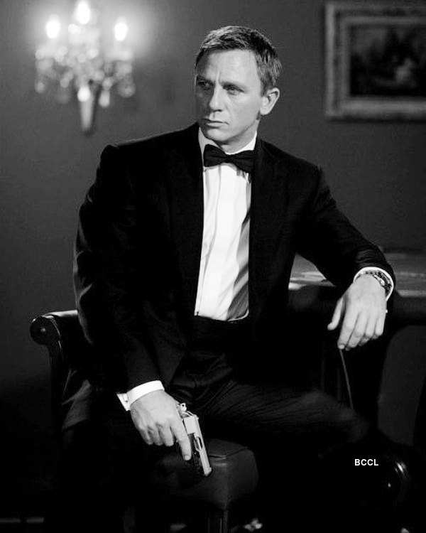 Daniel Craig to play James Bond again Pics | Daniel Craig to play James ...