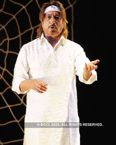 Play: 'Aasman Se Gire...'