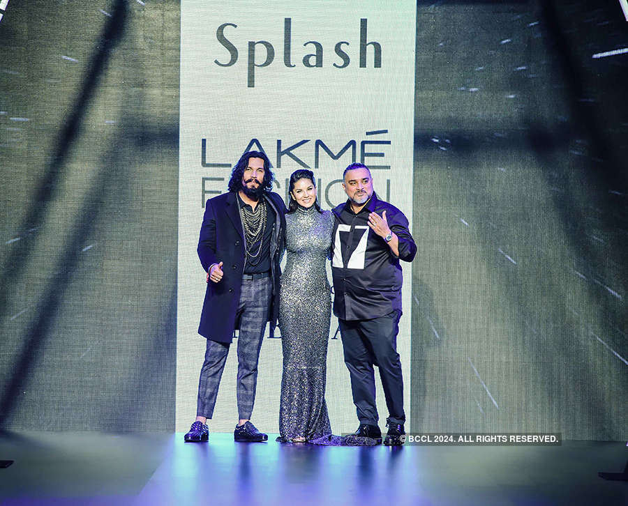 Sunny Leone & Randeep Hooda as sizzling showstoppers for 'Splash' at LFW W/F 2017