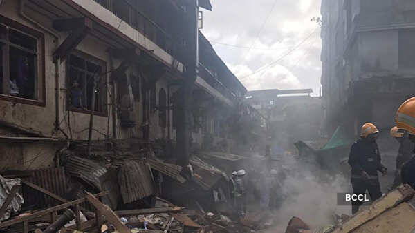 Six dead as building collapses in Mumbai