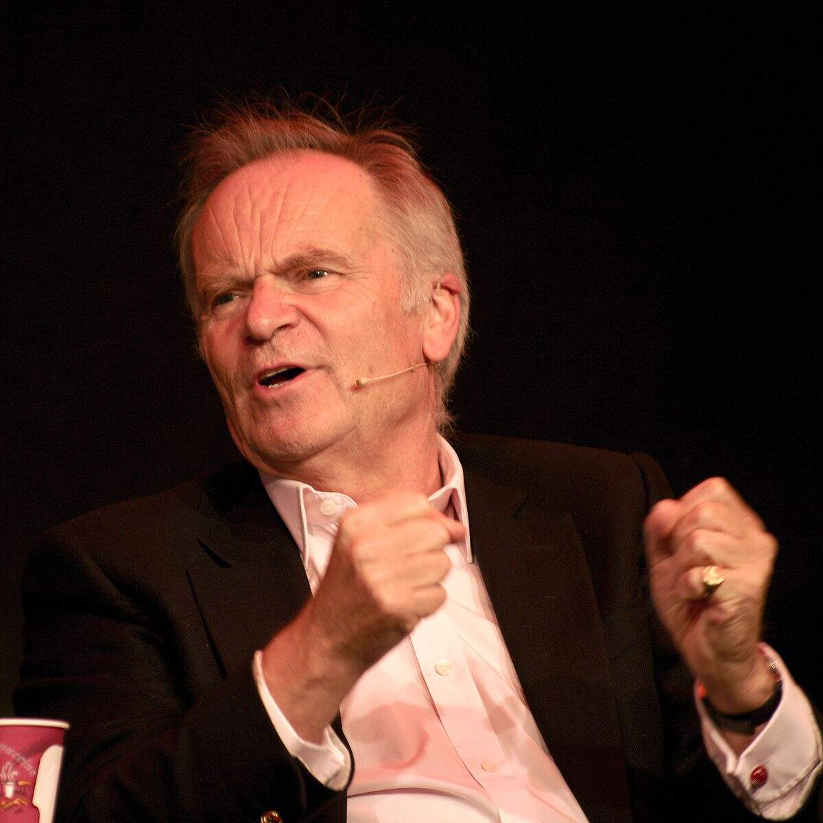 8 amazing facts about Jeffrey Archer you didn't know